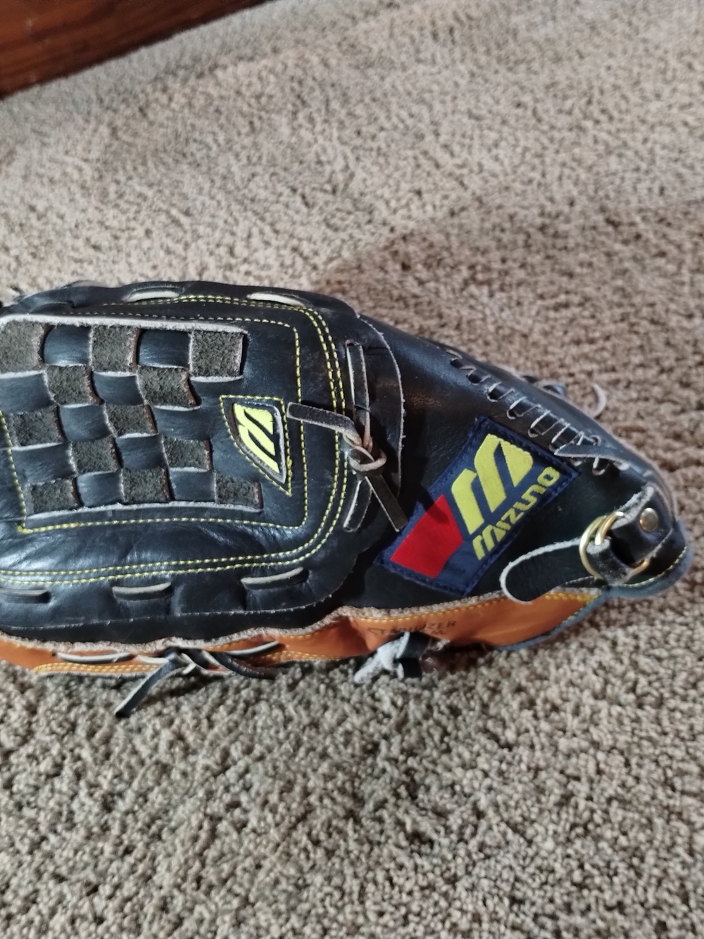 Mizuno Black and Tan Baseball Glove